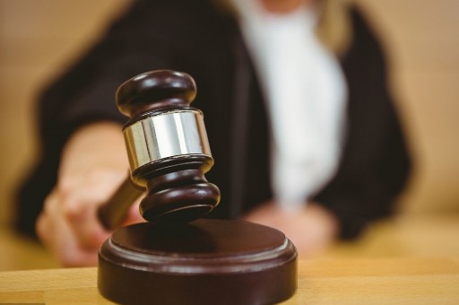 骑电车被撞没戴头盔要担责任吗