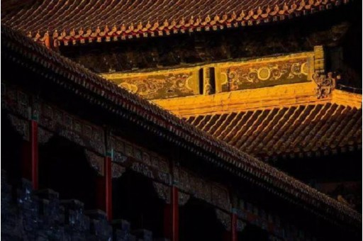 在故意伤害案中，对方的过错如何影响责任认定、赔偿和刑事责任？