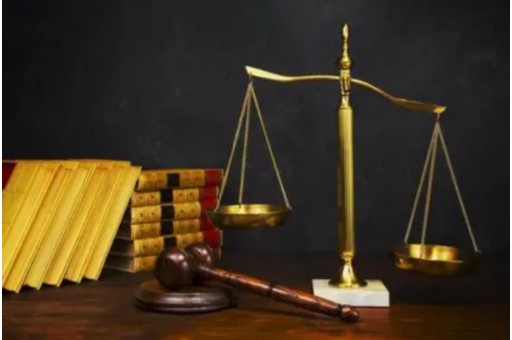 丈夫出轨离婚财产分配与子女抚养权如何判定？