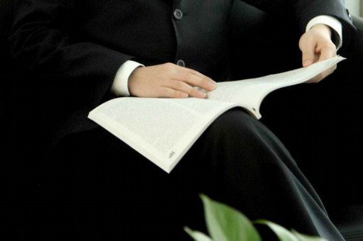 别人骚扰我老婆应该怎么解决？