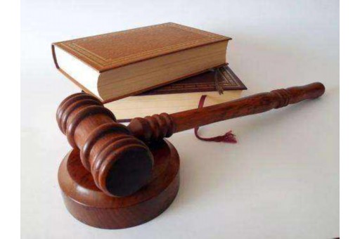 起诉应该先找律师还是直接去法院？