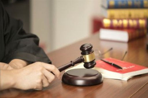 小孩一岁离婚时，孩子抚养权一般判给谁？