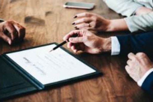 女方有外遇离婚财产分割和孩子抚养权怎么判？